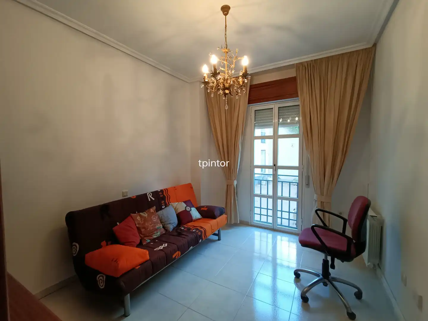 Living room of Flat for rent in Cáceres  with Air Conditioner, Heating and Private garden