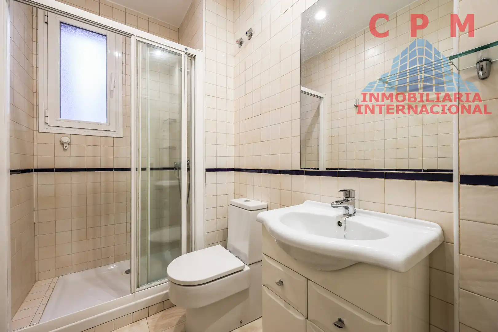 Bathroom of Flat for rent in Madrid  with Air Conditioner, Heating and Parquet flooring