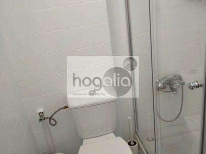 Bathroom of Flat to rent in  Sevilla Capital  with Air Conditioner and Furnished