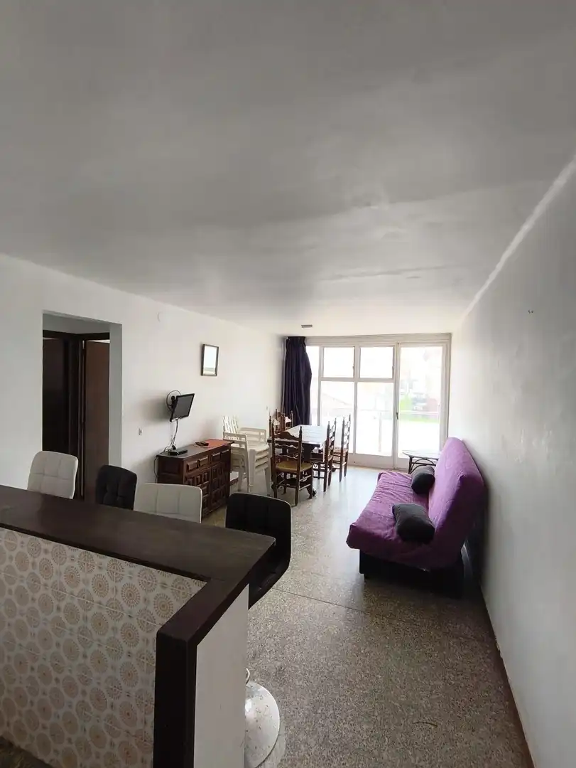 Sala de estar de Piso en venta en L'Estartit con Piscina comunitaria