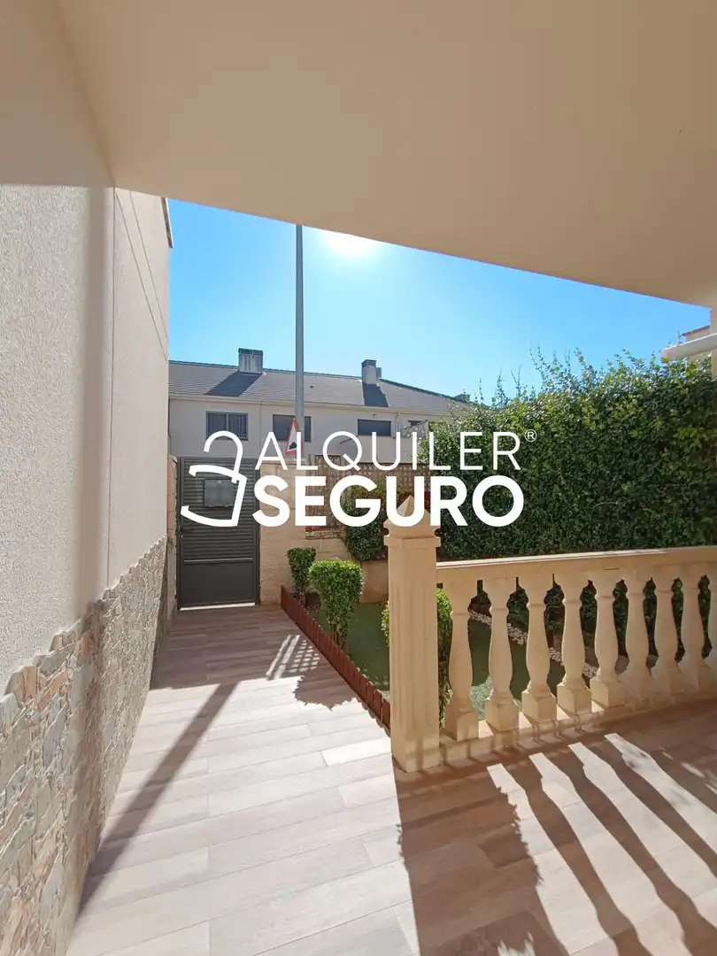 Vista exterior de Casa o xalet de lloguer en Aranjuez amb Calefacció, Terrassa i Traster