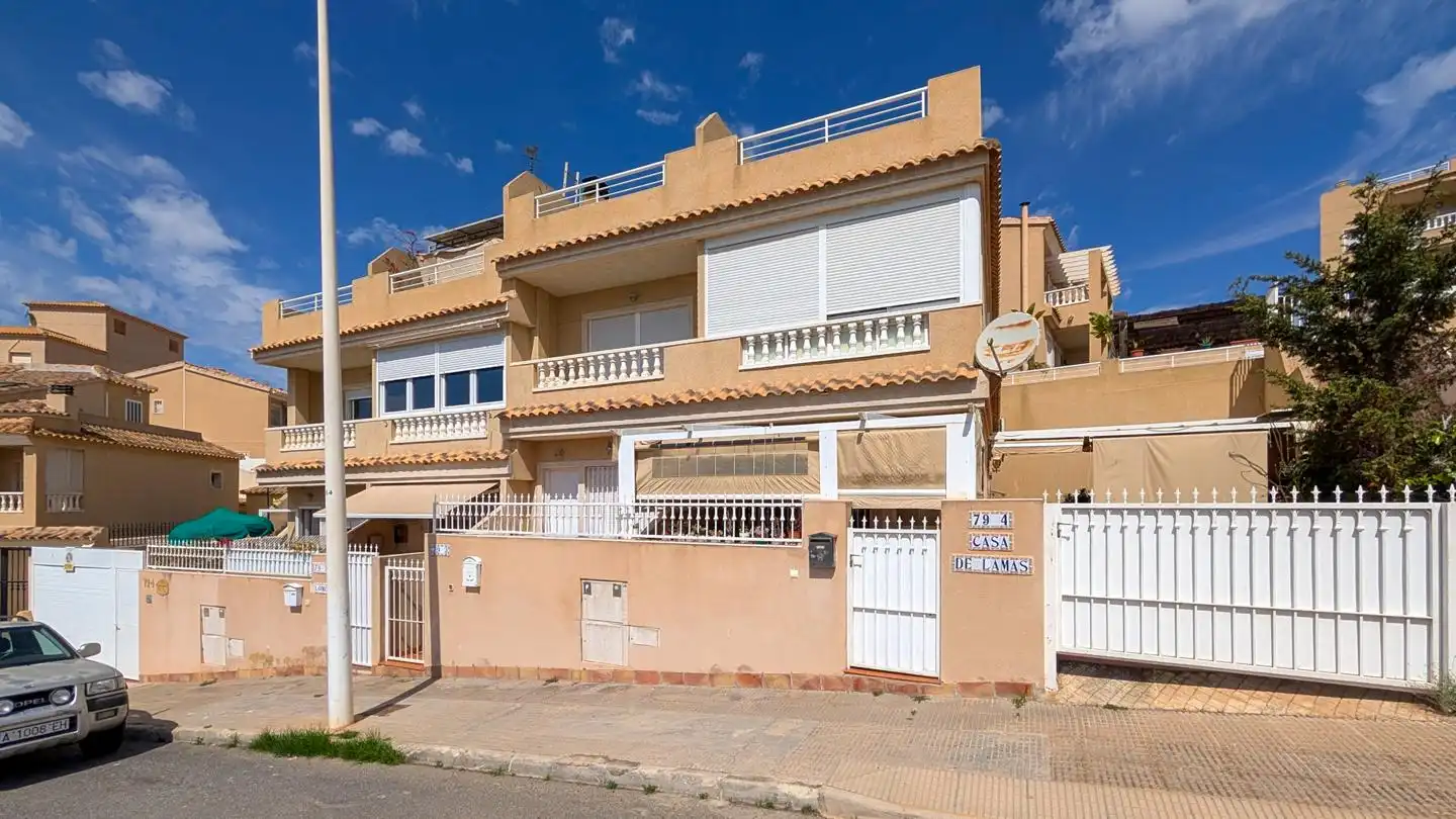 Vista exterior de Casa adosada en venta en Santa Pola con Aire acondicionado, Terraza y Piscina