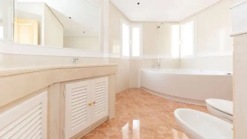 Baño de Casa o chalet en venta en Benahavís con Aire acondicionado, Calefacción y Jardín privado