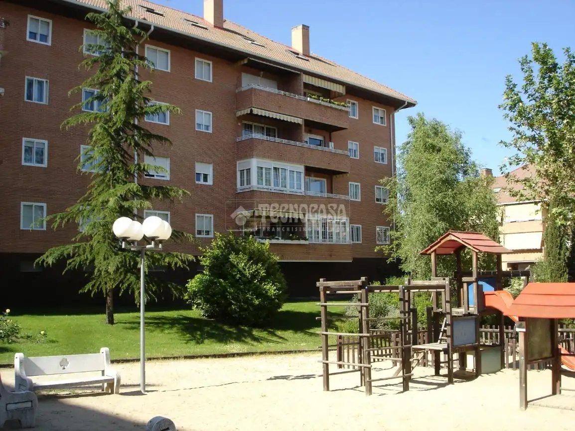 Außenansicht von Wohnung zum Verkauf in Collado Villalba mit Parkett und Gemeinschaftspool