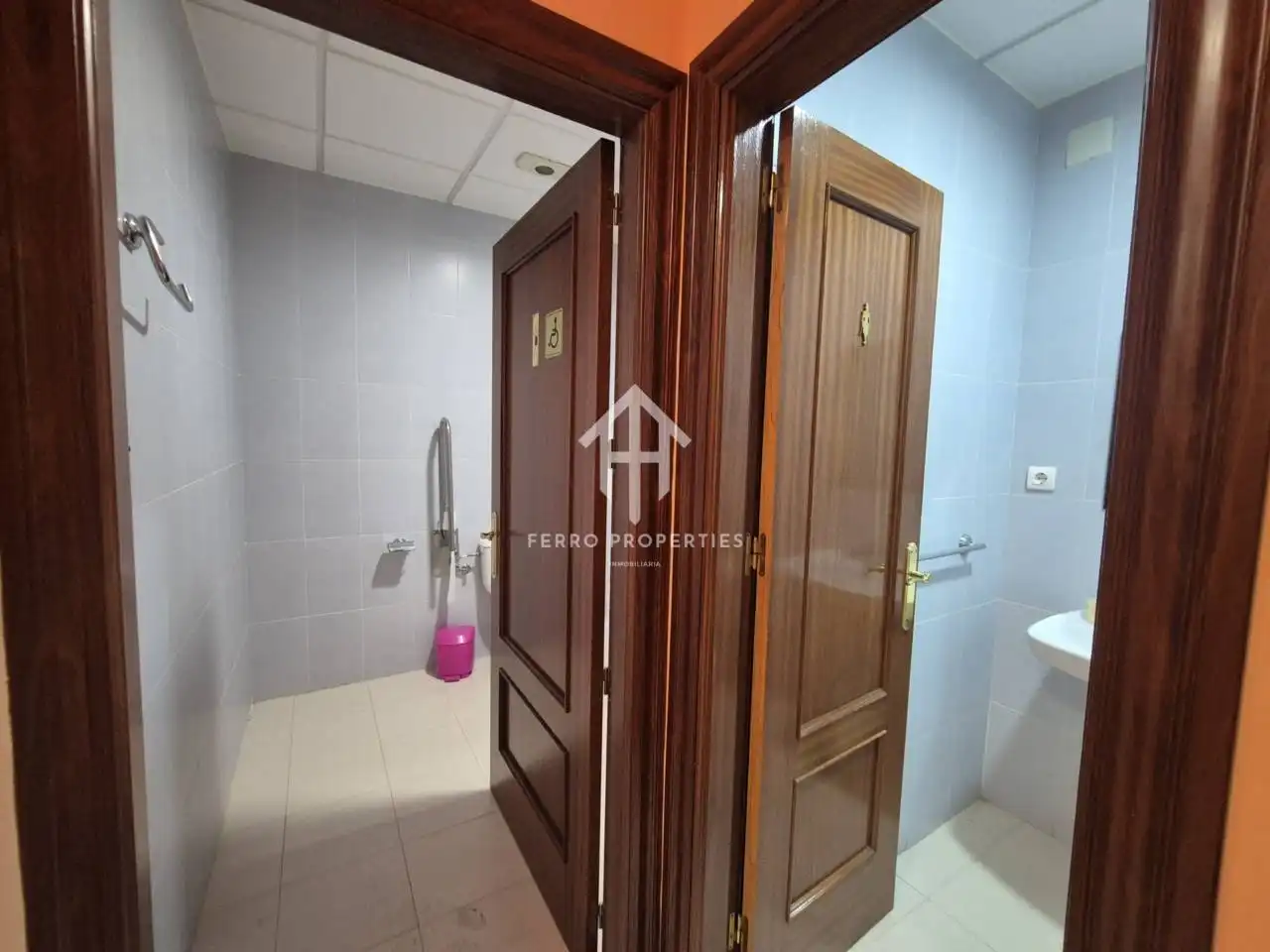 Badezimmer von Geschaftsraum zur Miete in Loja mit Klimaanlage