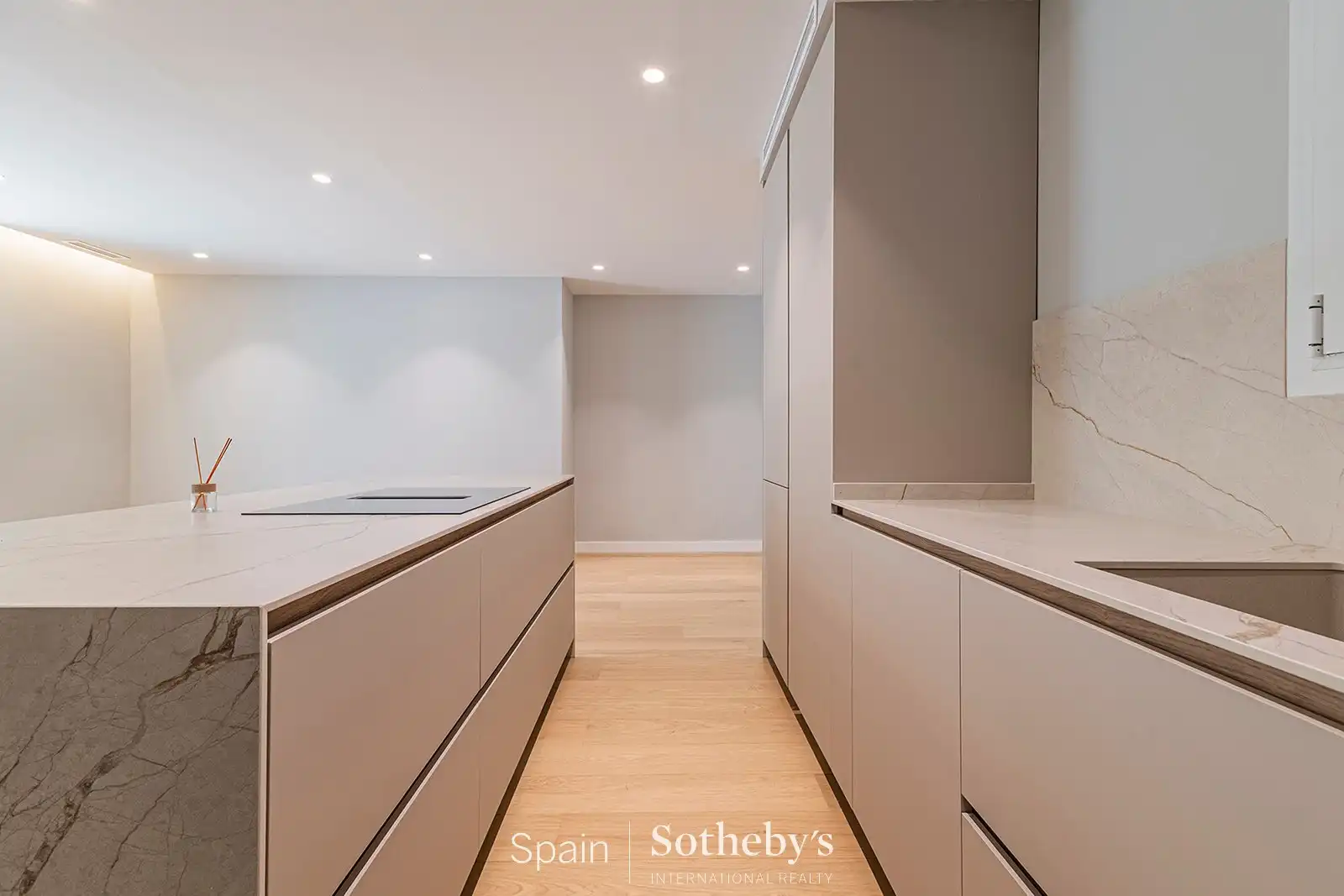Cuina de Apartament en venda en Barcelona amb Aire condicionat, Calefacció i Terrassa