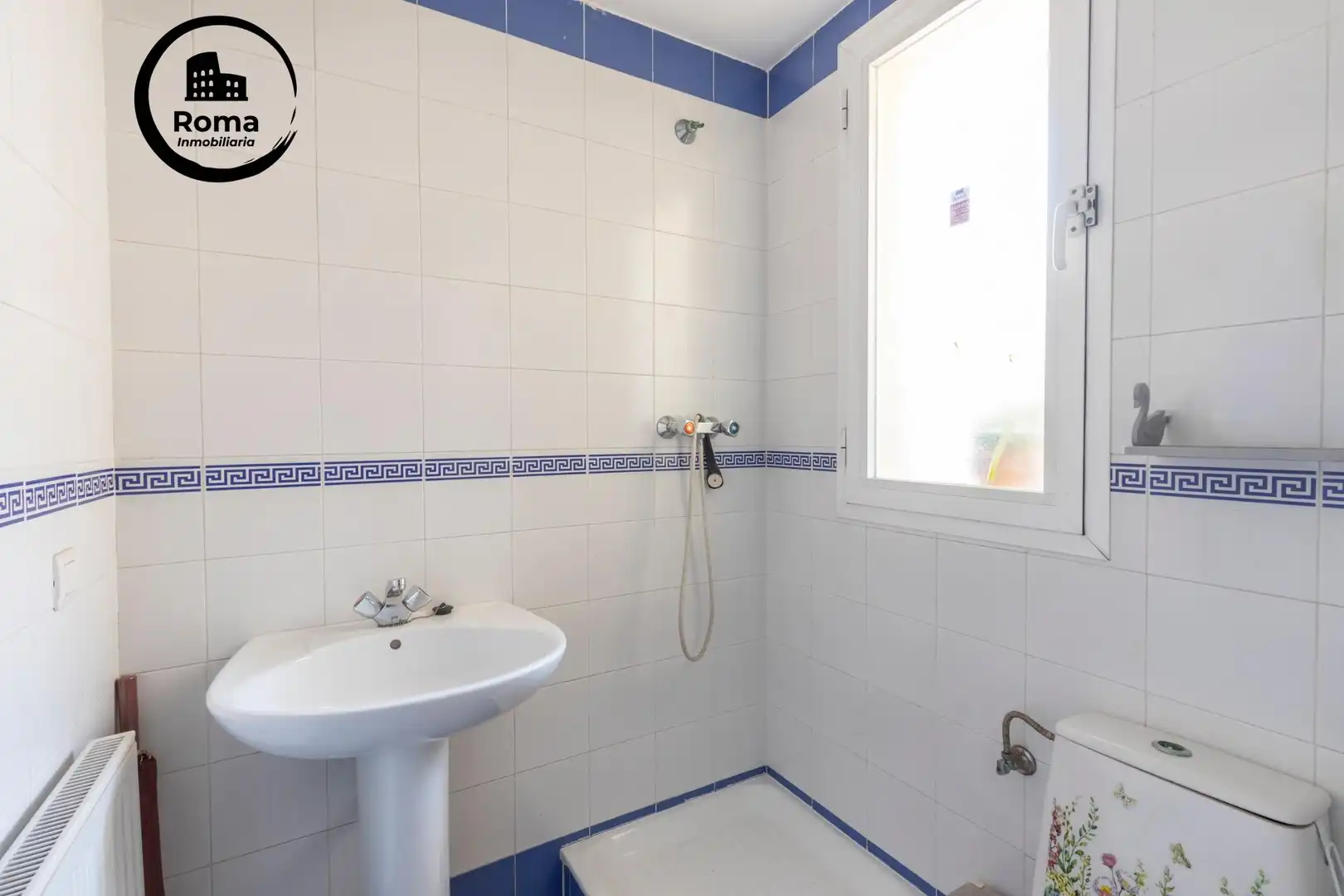 Badezimmer von Wohnung zum Verkauf in Granada mit Heizung und Balkon