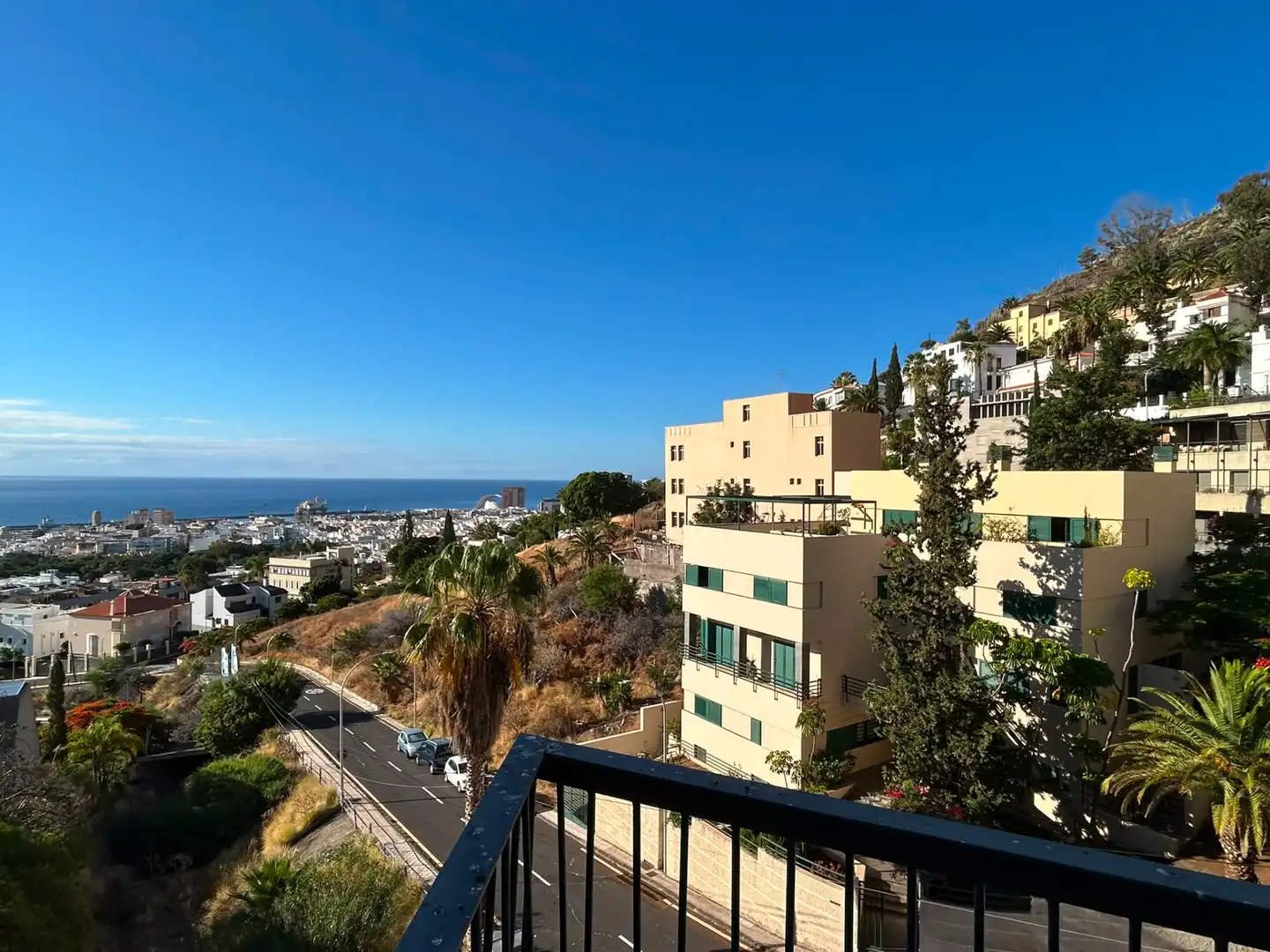 Außenansicht von Wohnung zum Verkauf in Santa Cruz de Tenerife mit Privatgarten, Terrasse und Abstellraum