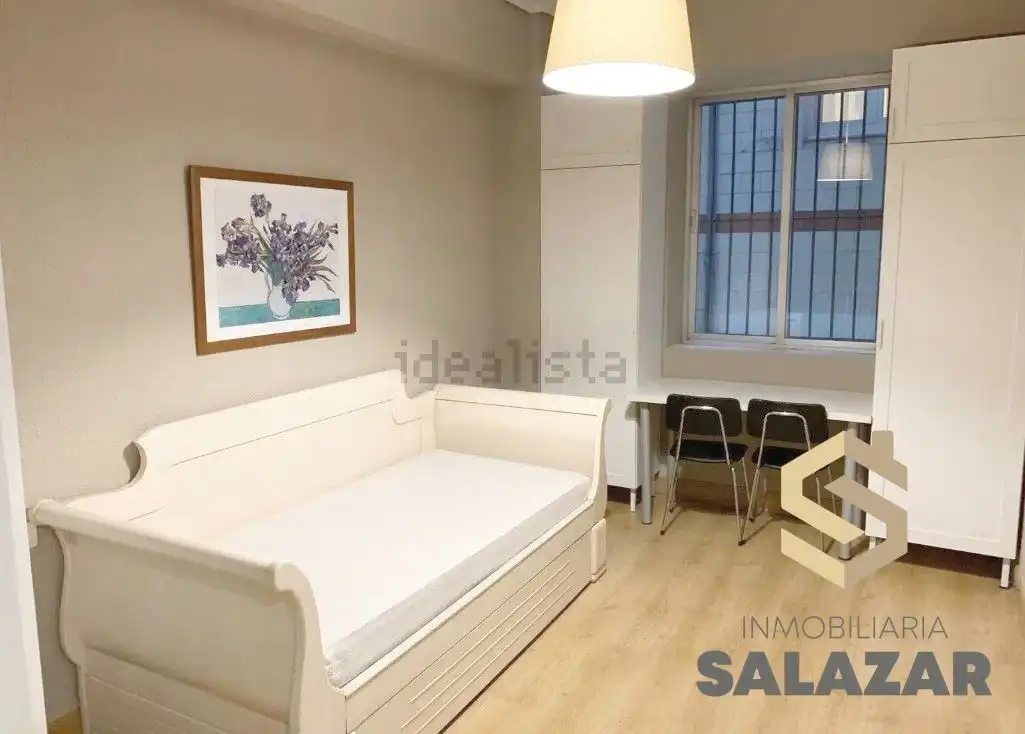 Bedroom of Flat for rent in Bilbao   with Heating and Balcony
