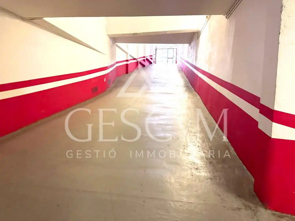 Garaje en venta en L'Hospitalet de Llobregat