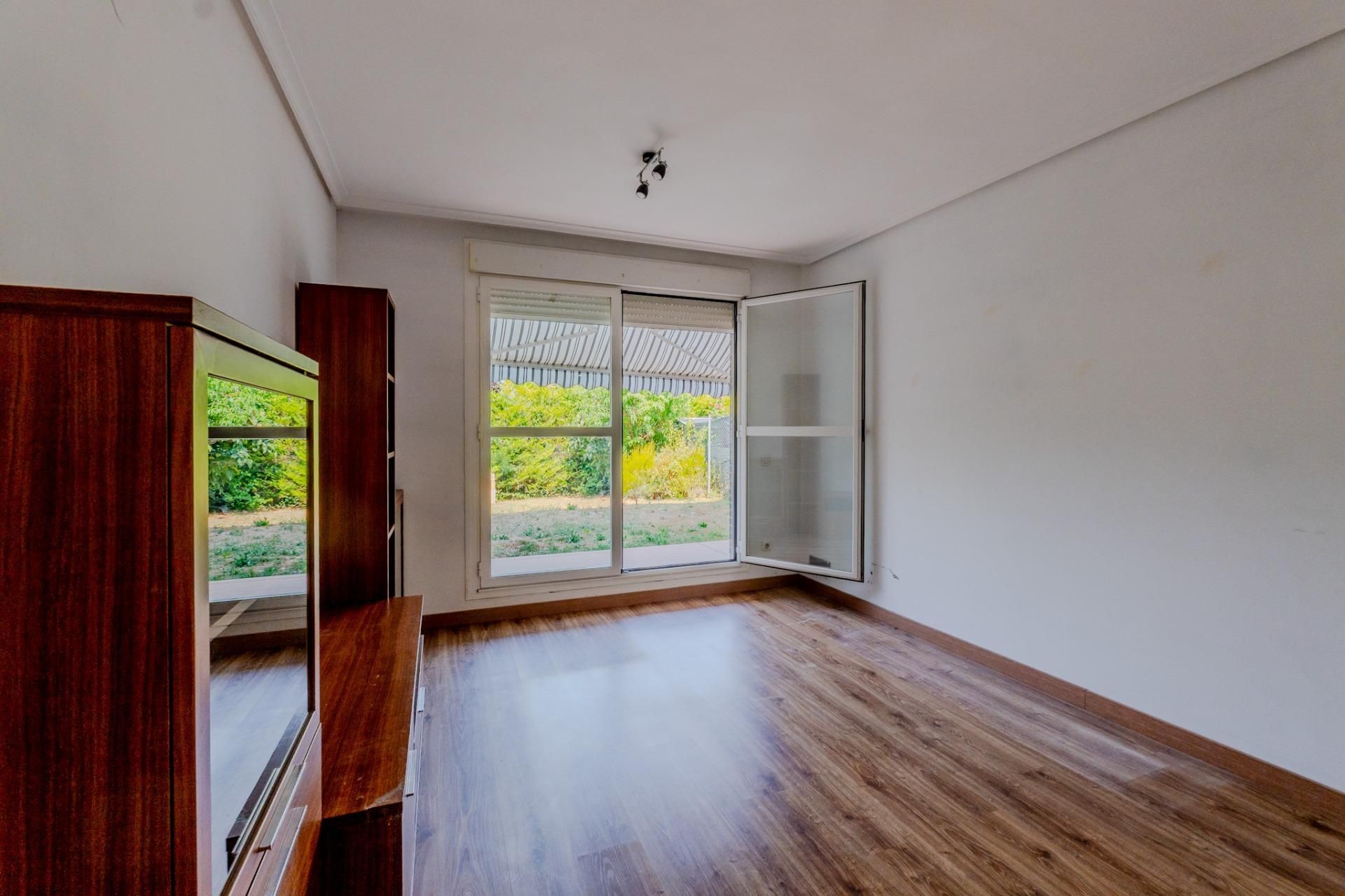 Bedroom of Planta baja for sale in Villamediana de Iregua  with Heating, Private garden and Parquet flooring