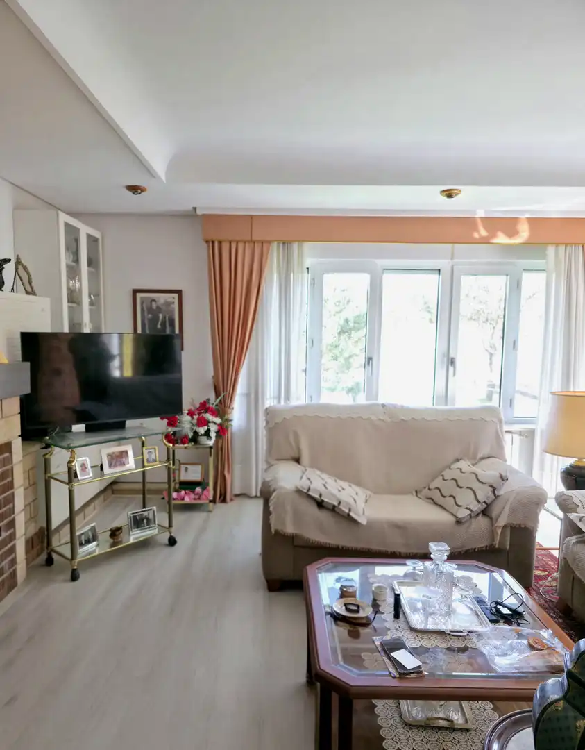 Sala d'estar de Casa o xalet en venda en Pomar de Valdivia amb Calefacció, Jardí privat i Terrassa