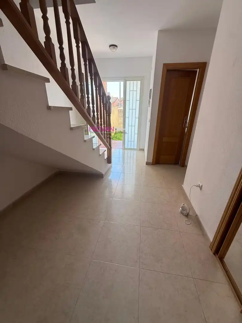 Casa adosada en venta en Galápagos con Calefacción y Jardín privado