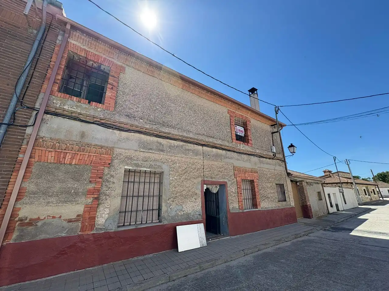 Vista exterior de Finca rústica en venda en Muñopedro amb Jardí privat, Traster i Moblat