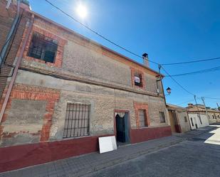 Vista exterior de Finca rústica en venda en Muñopedro amb Jardí privat, Traster i Moblat