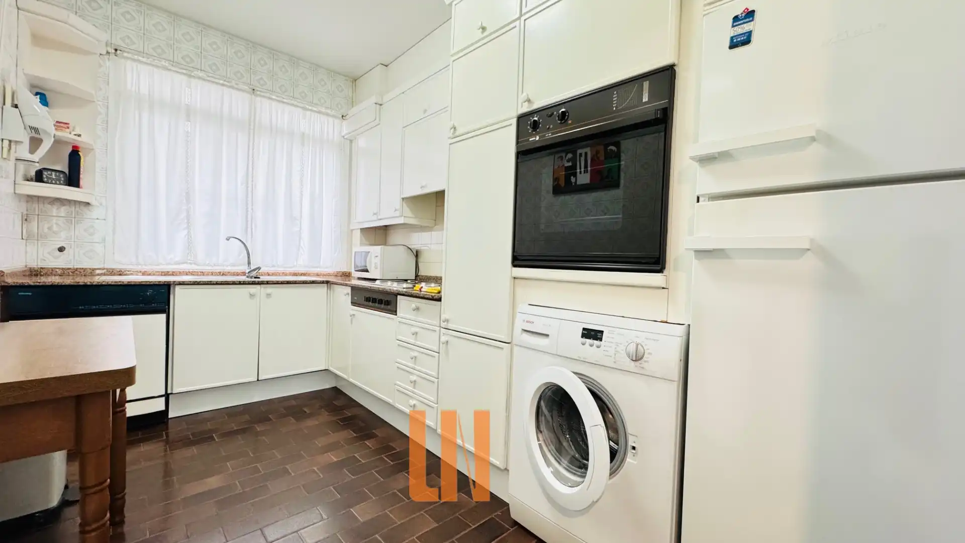Kitchen of Flat for sale in A Coruña Capital   with Heating, Parquet flooring and Oven