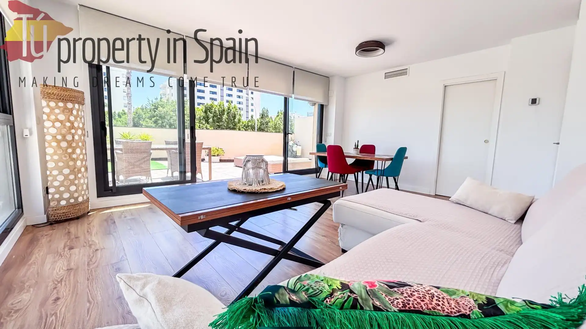 Sala de estar de Piso para compartir en Alicante / Alacant con Terraza, Amueblado y Piscina comunitaria