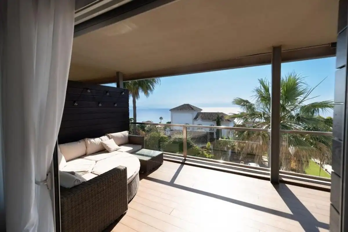 Terrasse von Wohnungen zur Miete in Manilva mit Klimaanlage, Heizung und Terrasse