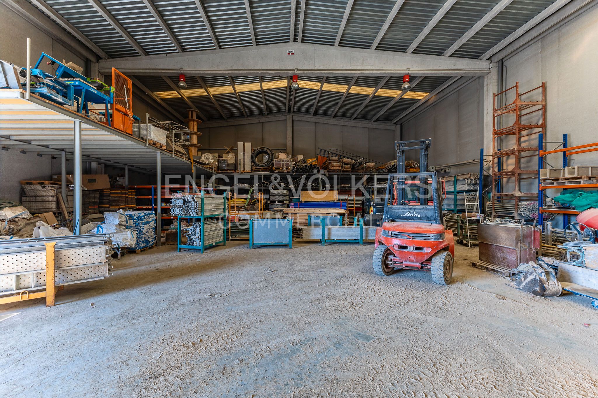 Nau industrial en venda en Piera