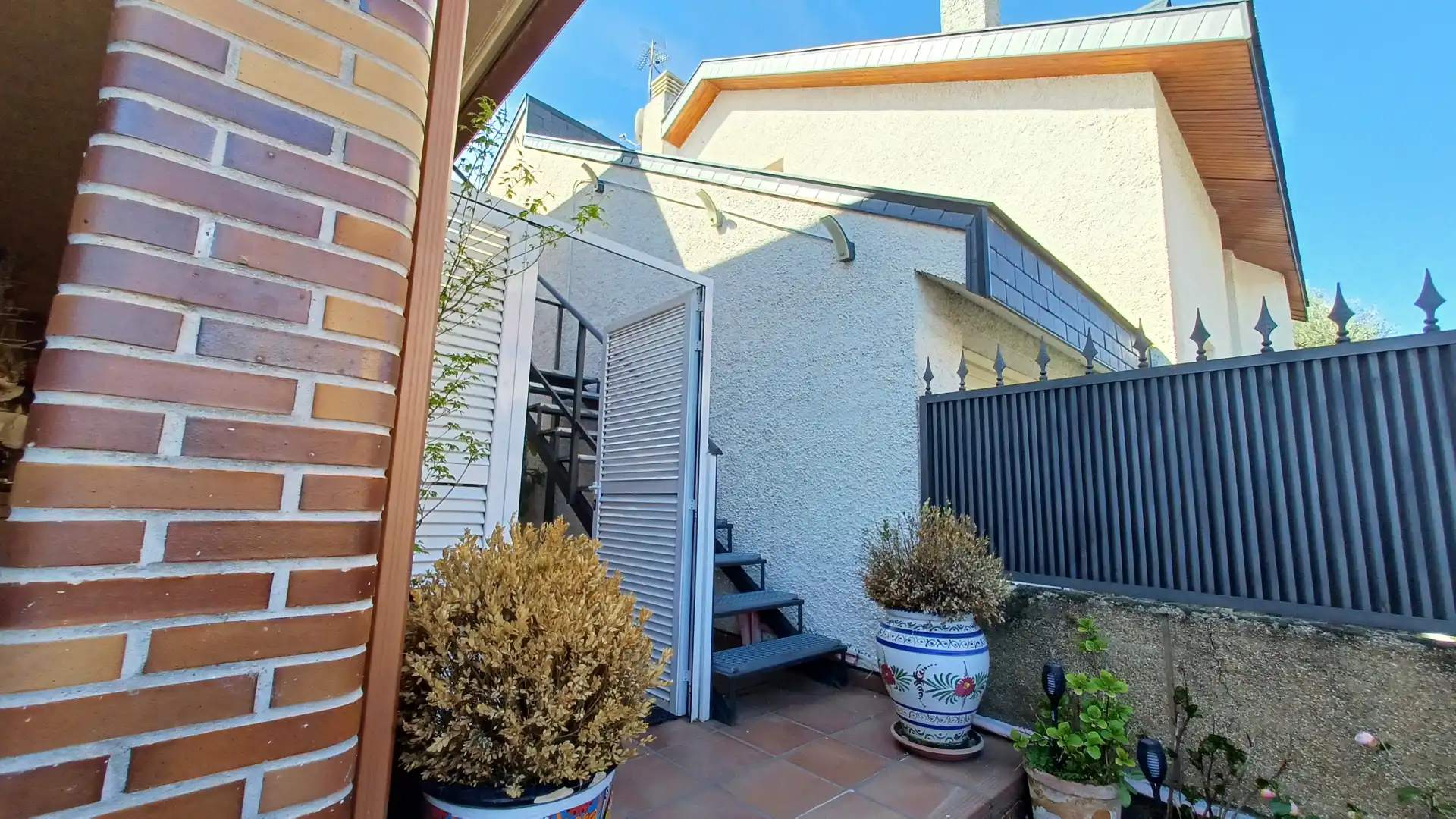 Exterior view of Houses for sale in Moralzarzal  with Air Conditioner, Private garden and Terrace