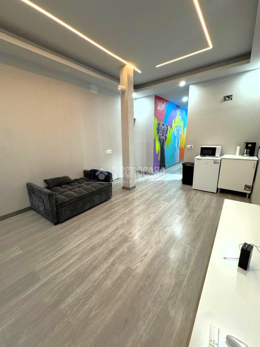 Premises for sale in Reyes