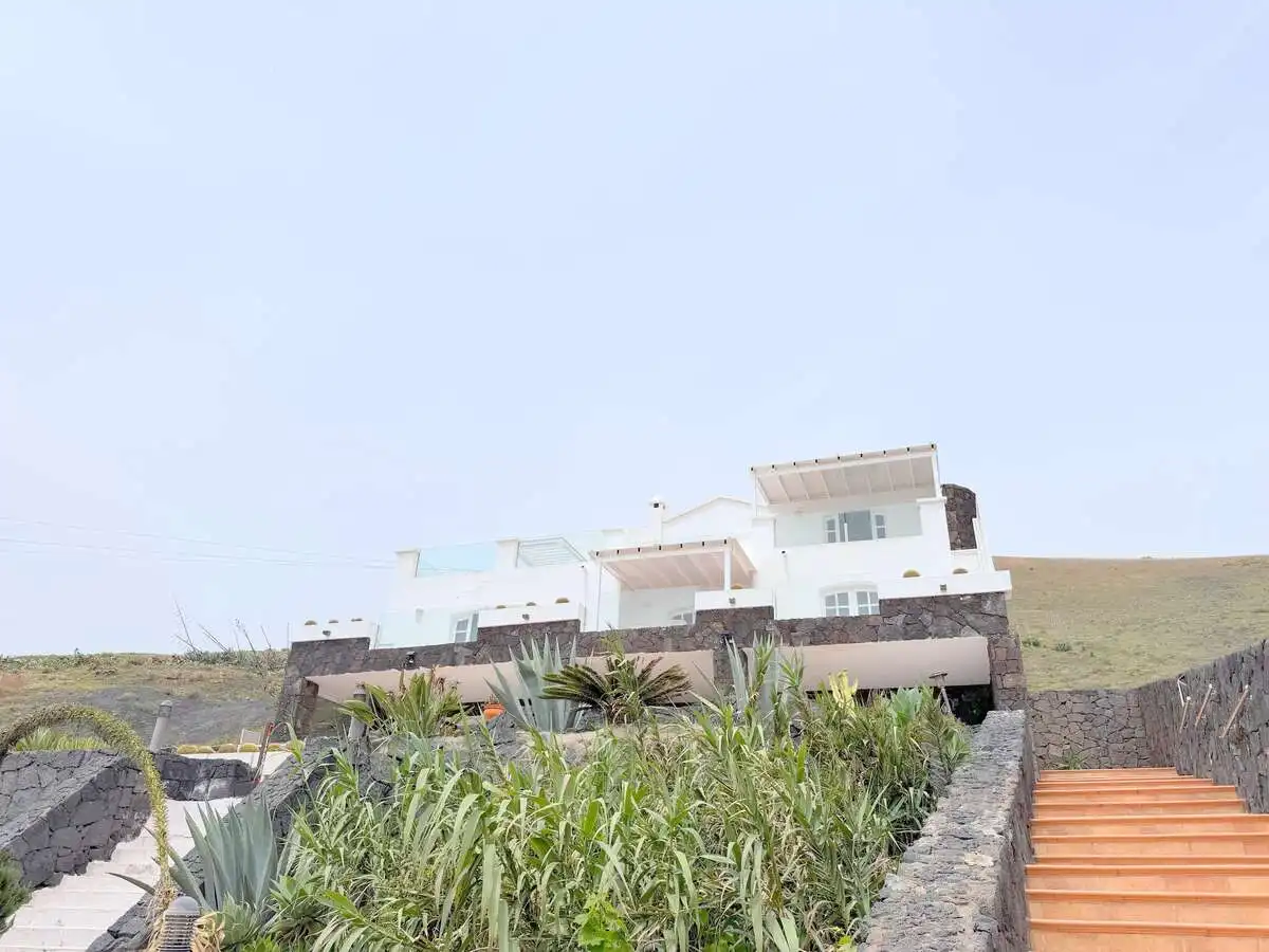 Vista exterior de Casa o xalet en venda en Tías amb Aire condicionat, Jardí privat i Terrassa