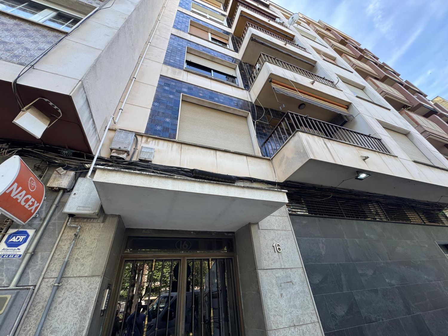 Vista exterior de Pis en venda en Linares