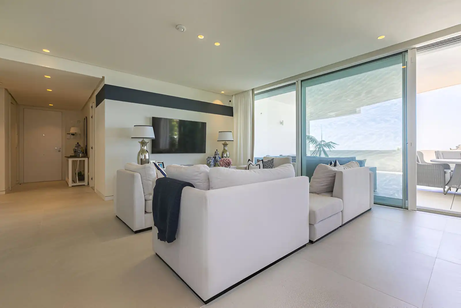 Living room of Ground floor for sale in Marbella  with Air Conditioner, Terrace and Storage room