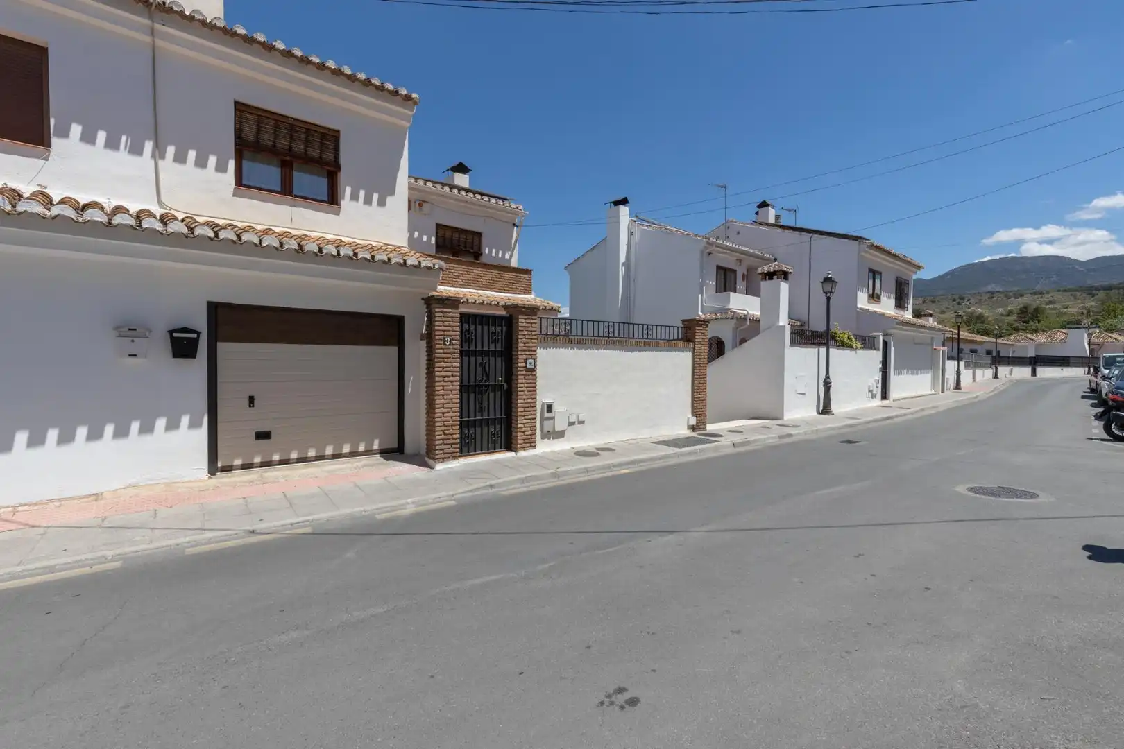 Vista exterior de Casa o xalet en venda en La Zubia amb Aire condicionat, Calefacció i Piscina comunitària