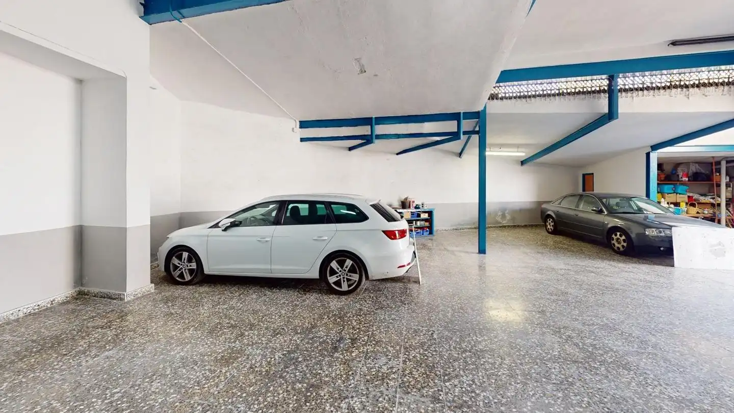 Aparcament de Casa o xalet en venda en Viladecans amb Jardí privat i Terrassa