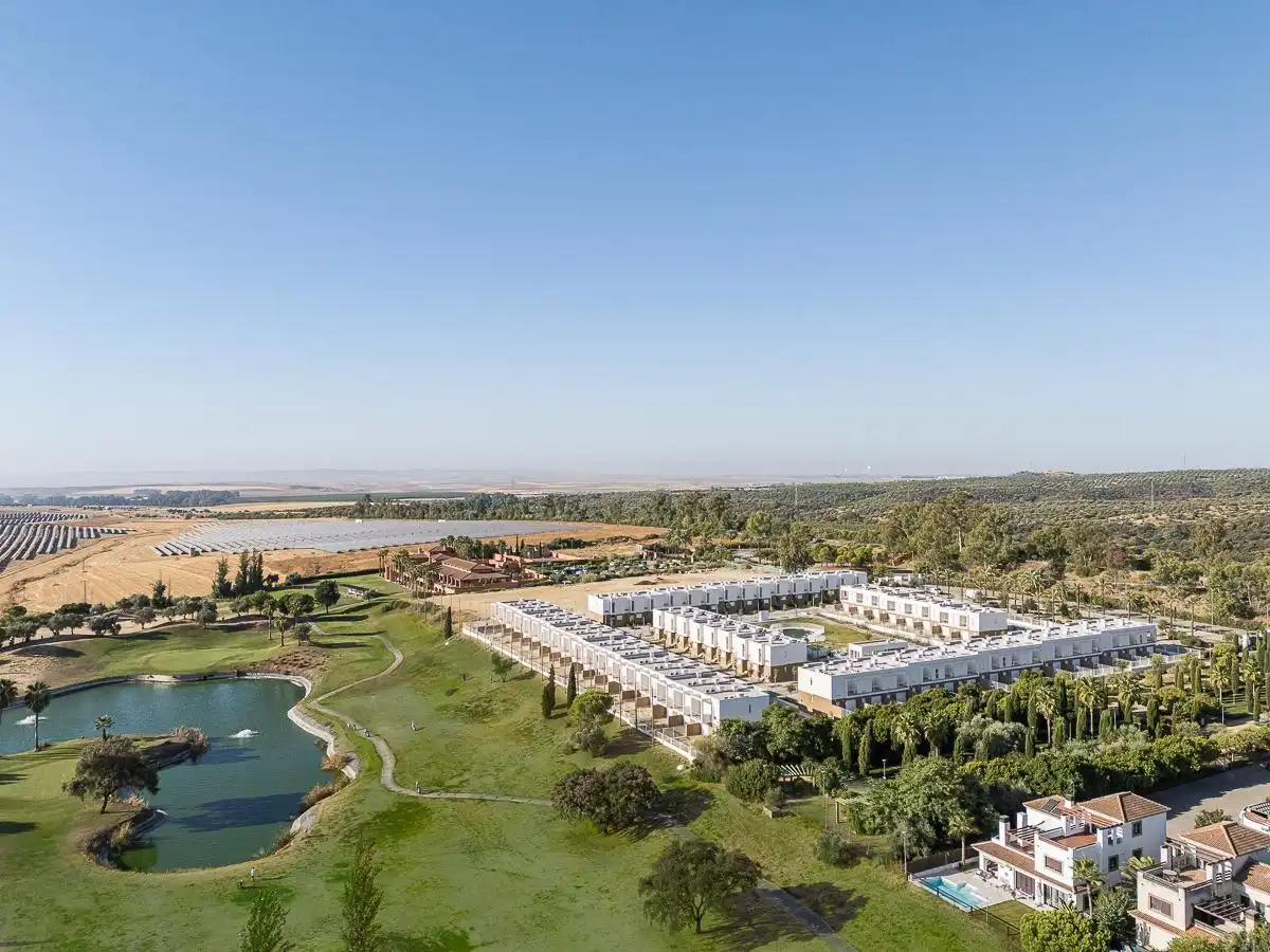 Vista exterior de Casa adosada en venta en Guillena con Aire acondicionado, Calefacción y Jardín privado