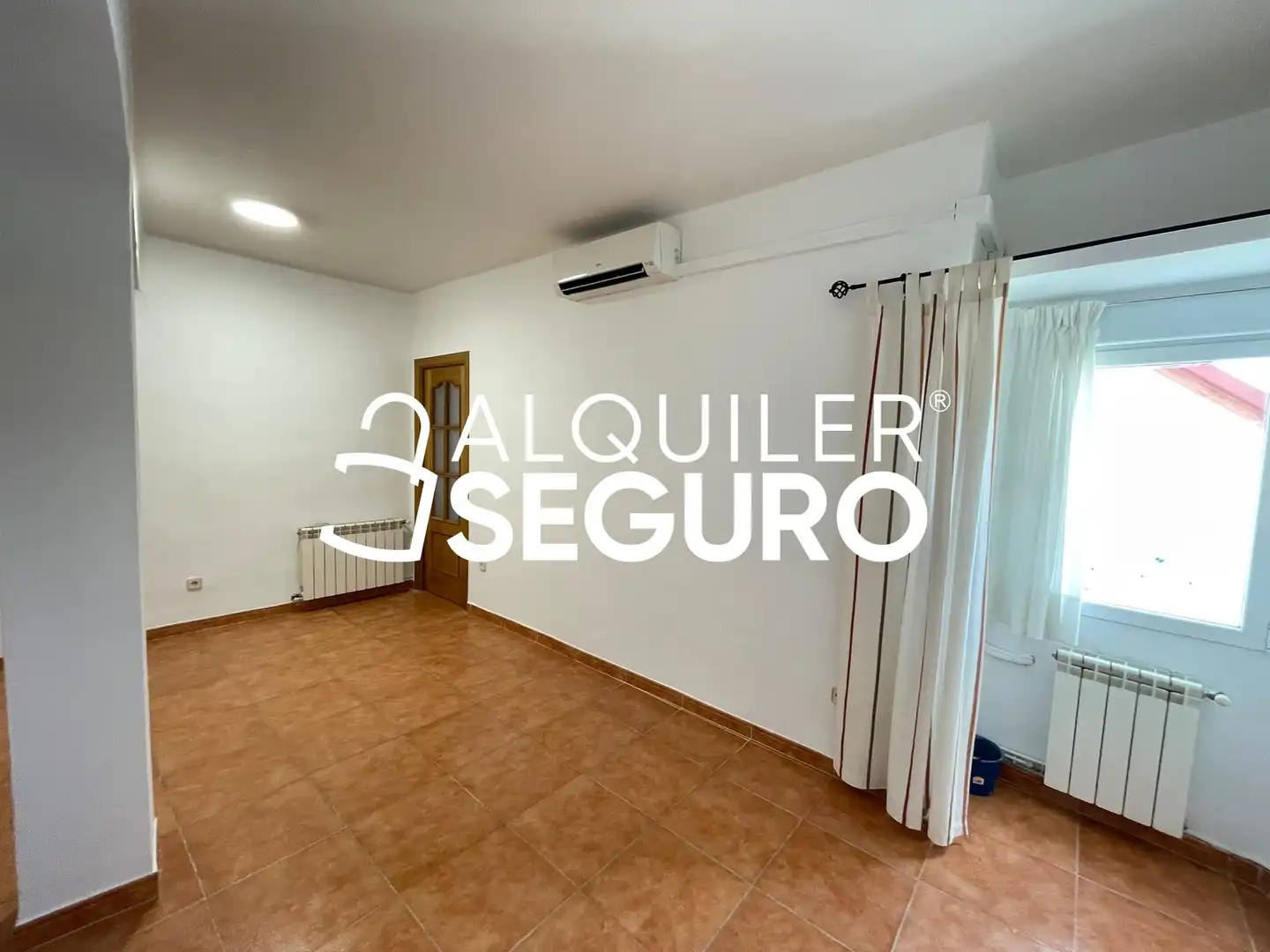 Bedroom of Flat for rent in Madrid  with Air Conditioner, Heating and Terrace