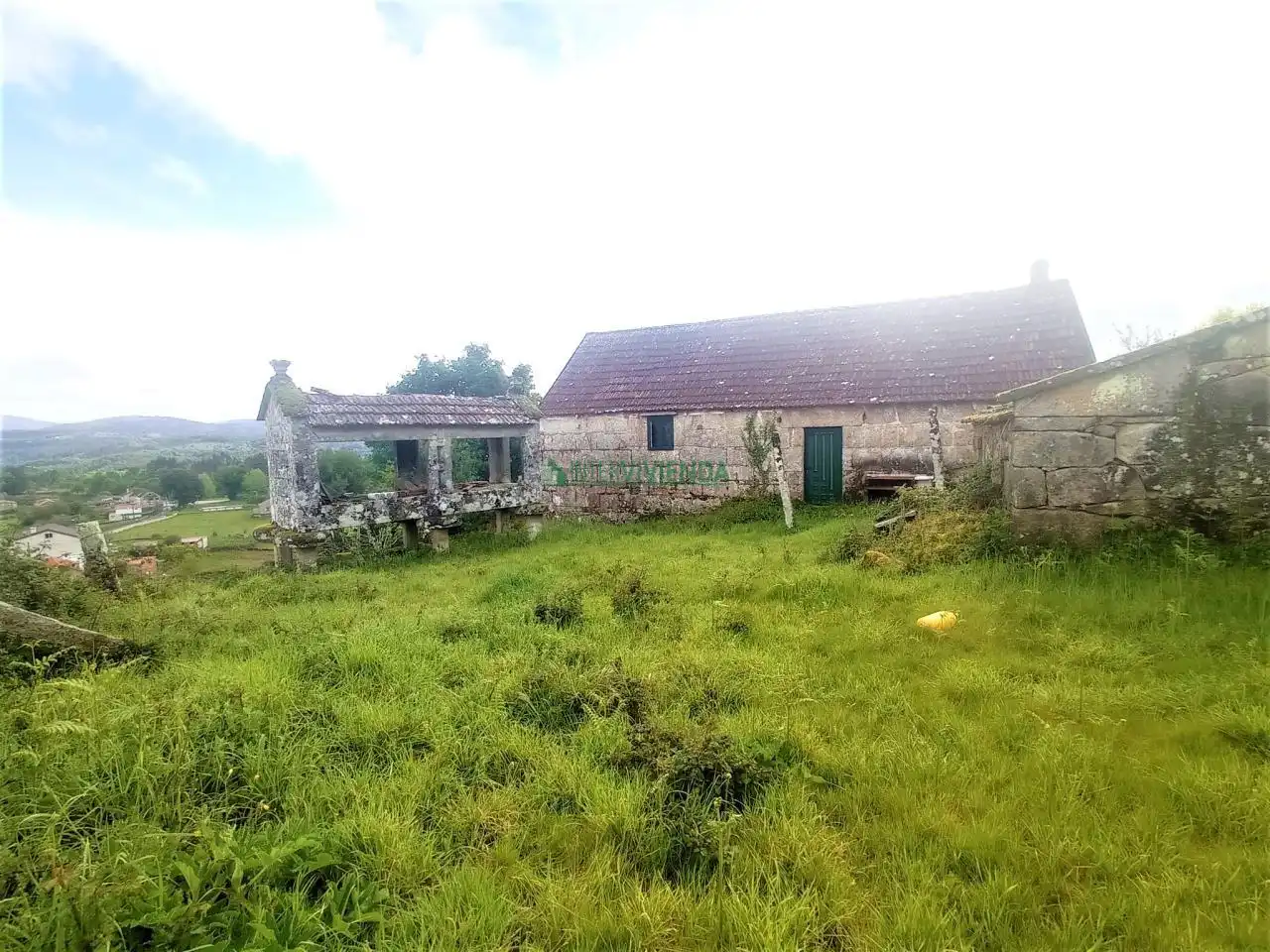 Casa rústica amb jardí en venda a Fornelos de Montes
