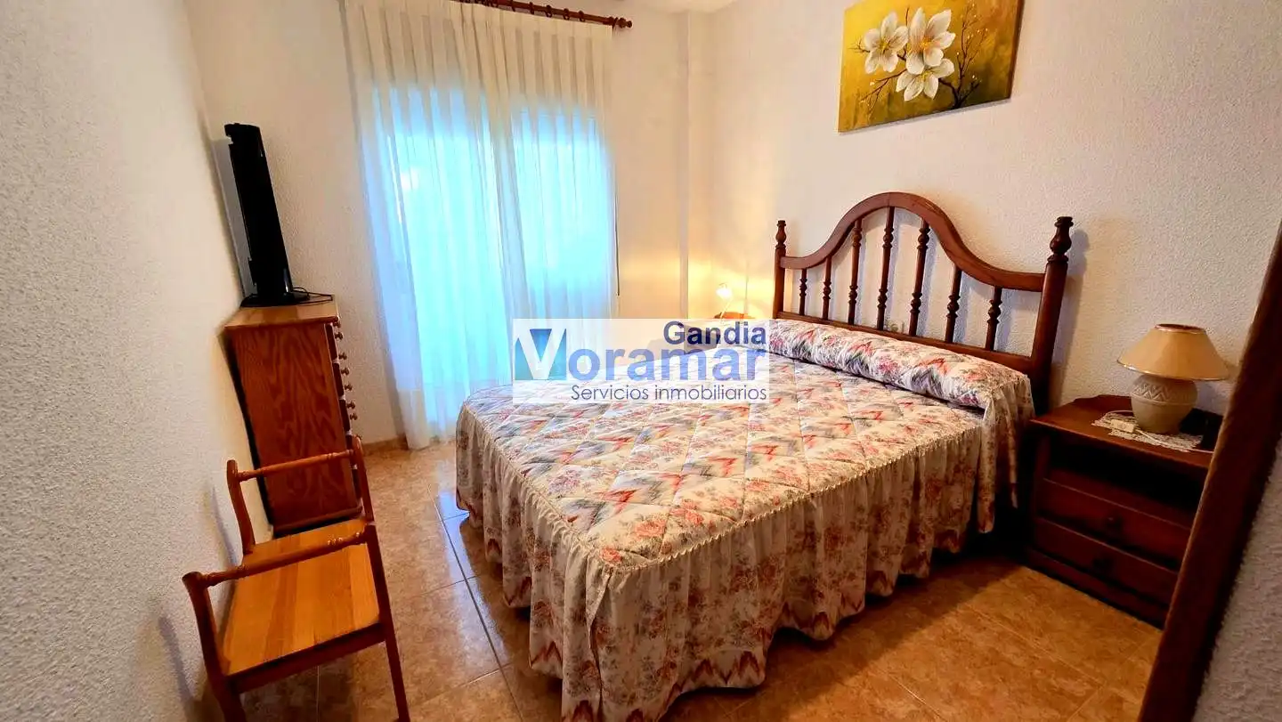 Habitación de Apartamento de alquiler en Gandia con Aire acondicionado, Calefacción y Piscina comunitaria