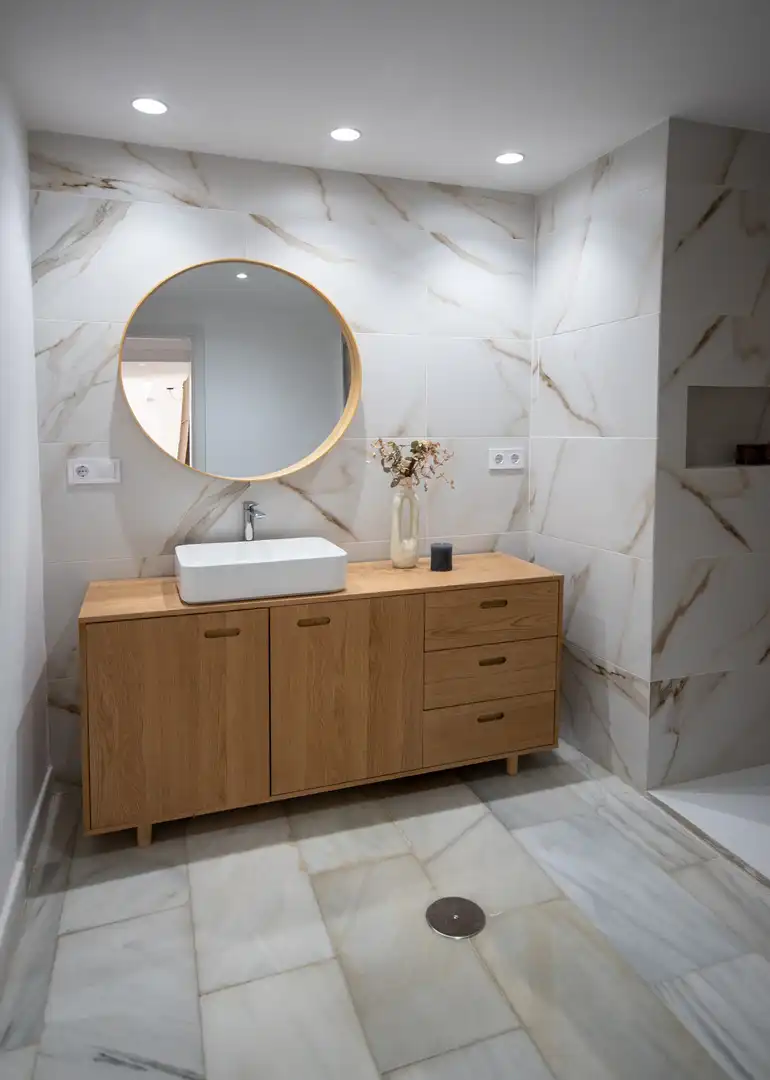 Bany de Apartament en venda en Estepona amb Terrassa, Piscina i Piscina comunitària