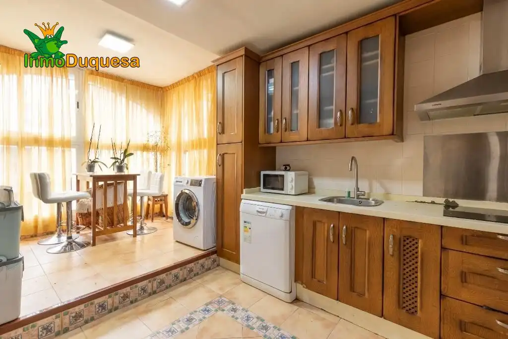 Cocina de Casa adosada en venta en Granada con Aire acondicionado, Calefacción y Jardín privado