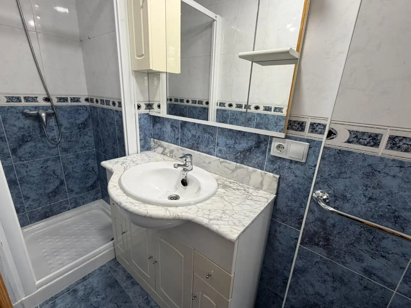 Bathroom of Apartments for rent in Ponferrada  with Furnished