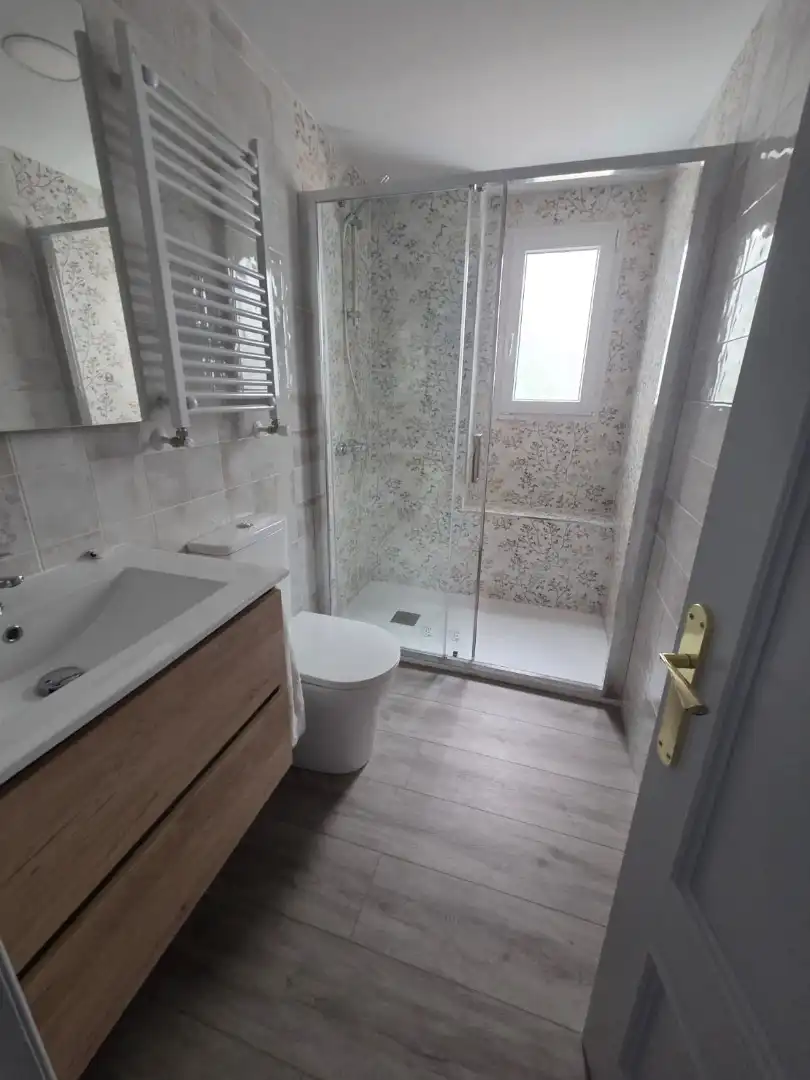 Baño de Piso de alquiler en Madrid con Calefacción, Amueblado y Se aceptan mascotas