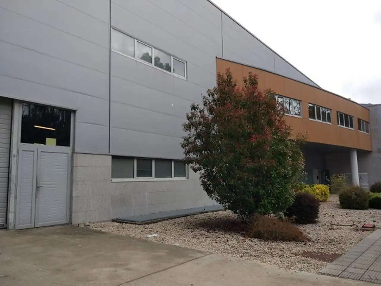 Exterior view of Industrial buildings for rent in Valadares - Beade