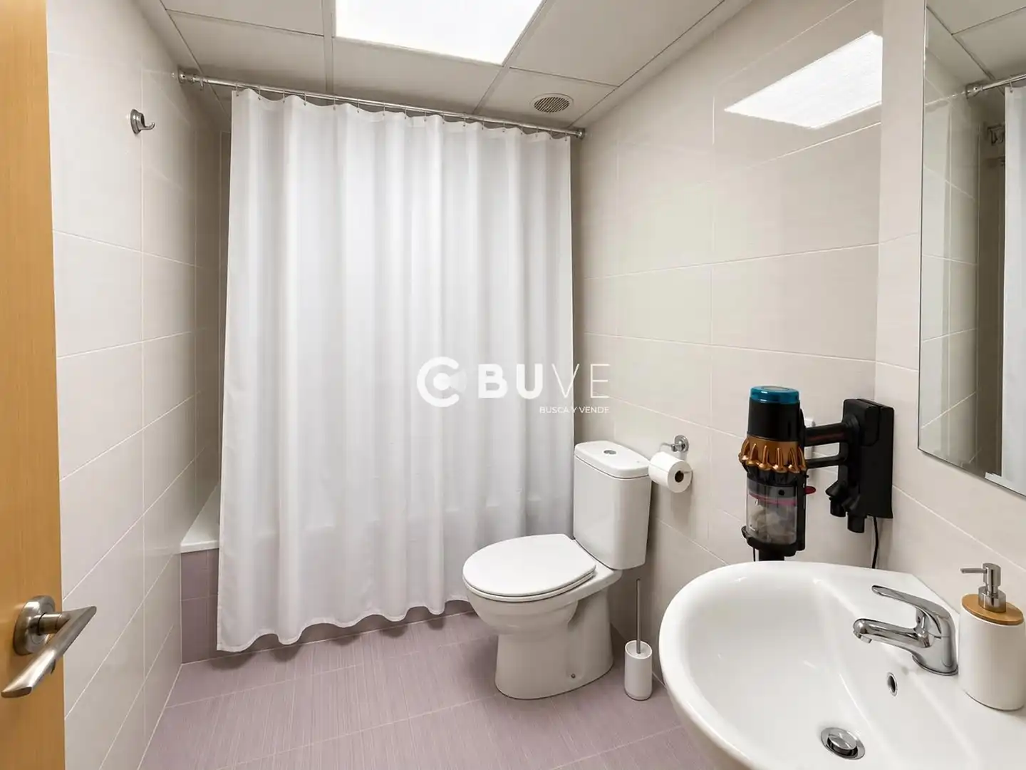Bathroom of Flat for sale in Ador  with Air Conditioner, Terrace and Furnished