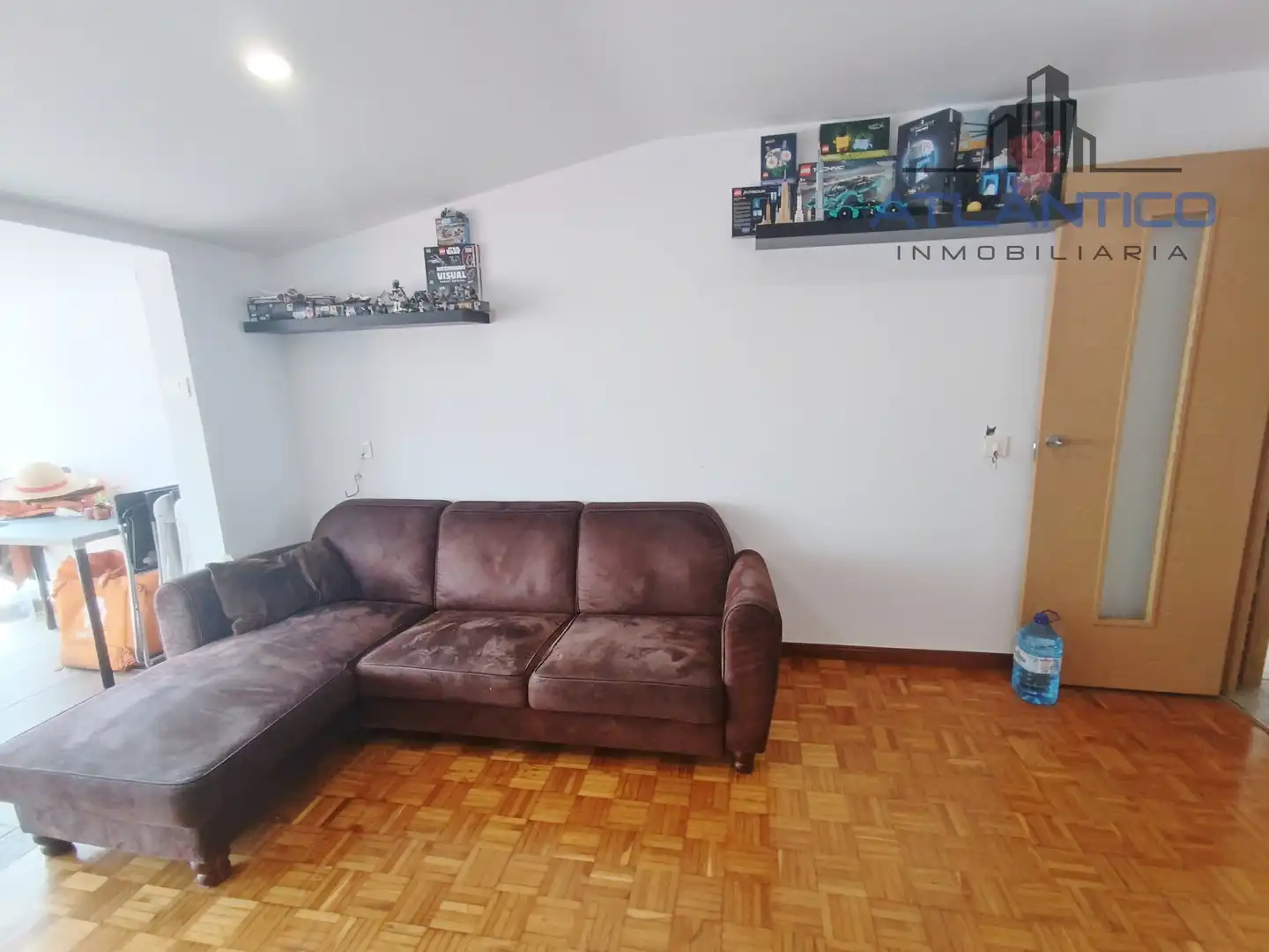 Sala d'estar de Àtic en venda en A Coruña Capital  amb Calefacció, Terrassa i Moblat