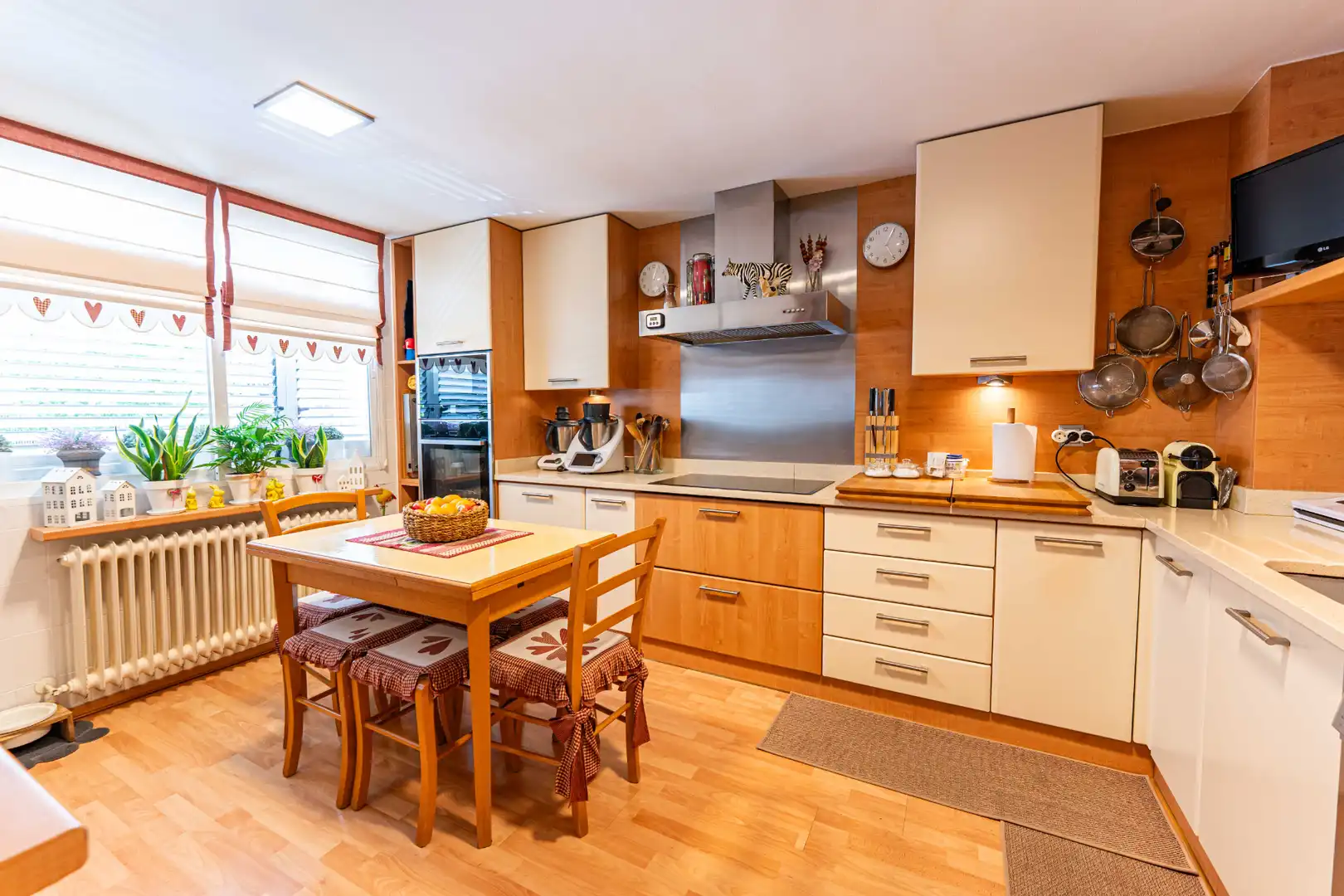 Cocina de Casa adosada en venta en Las Rozas de Madrid con Aire acondicionado, Calefacción y Jardín privado