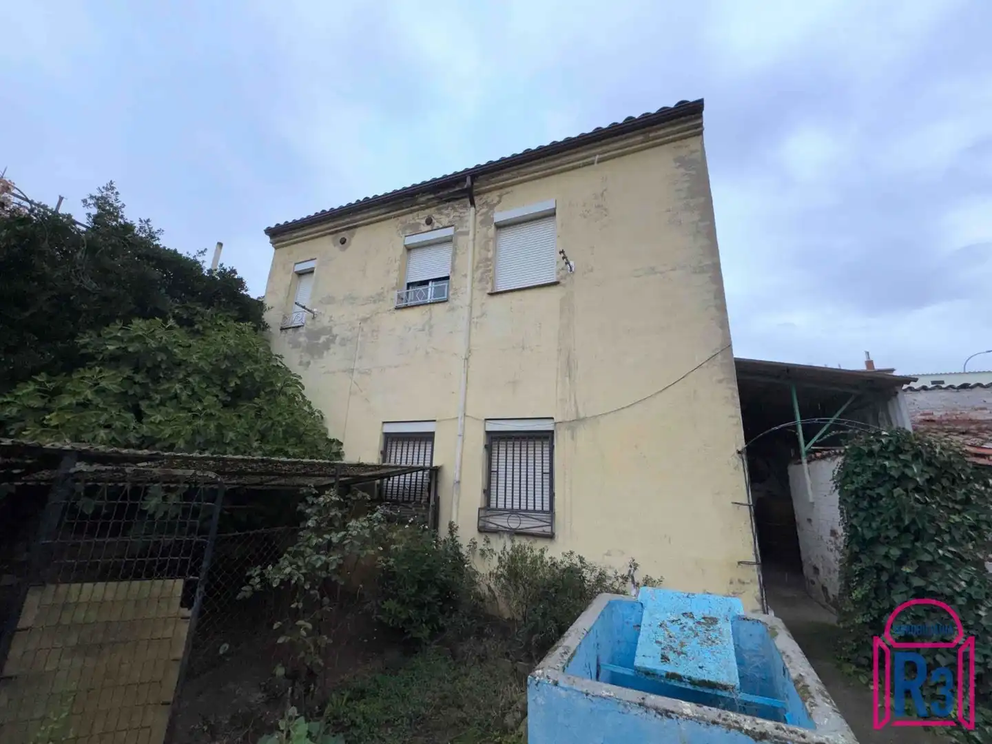 Vista exterior de Casa o xalet en venda en León Capital  amb Calefacció i Jardí privat