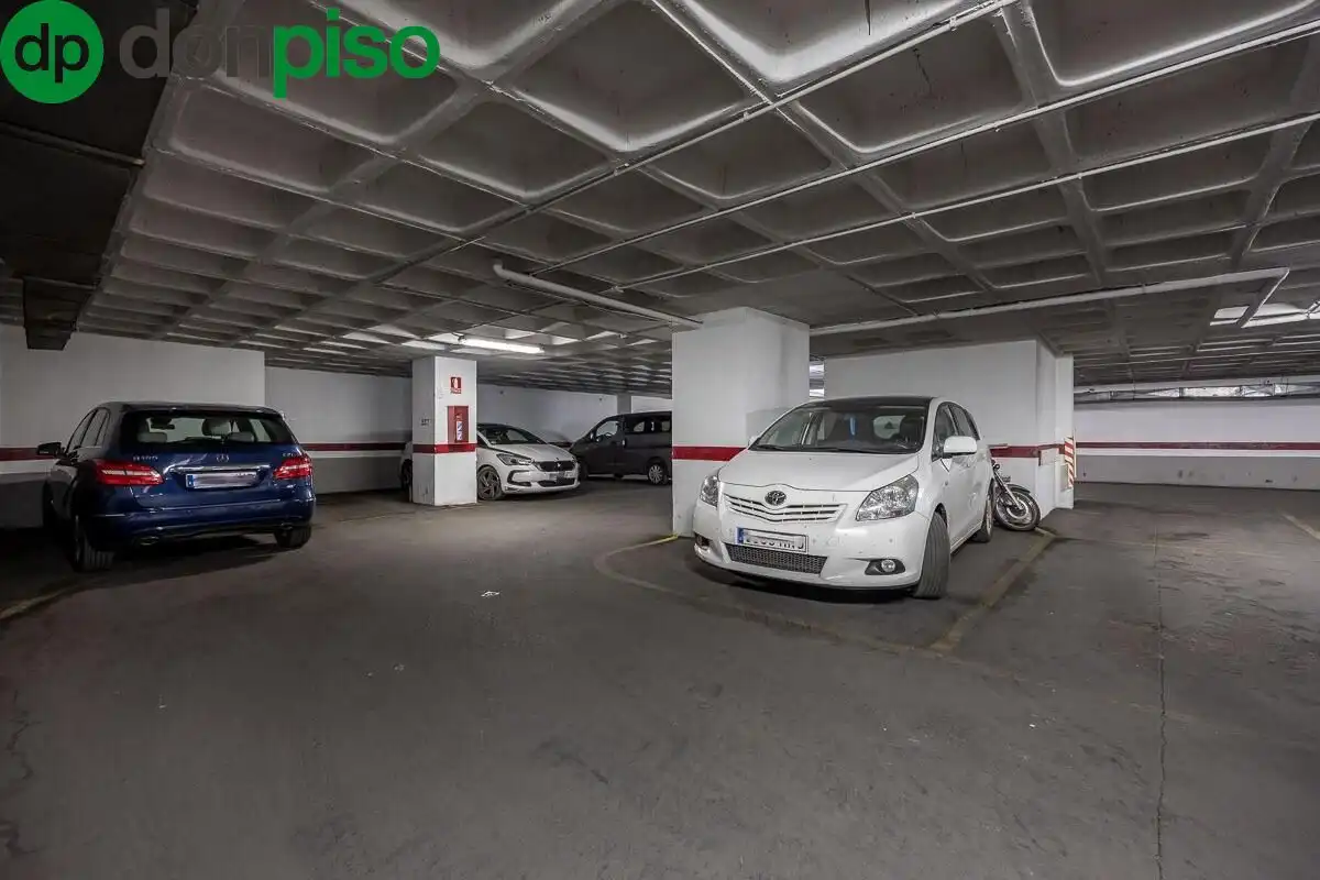 Parking of Flat for sale in Granada  with Air Conditioner, Heating and Terrace