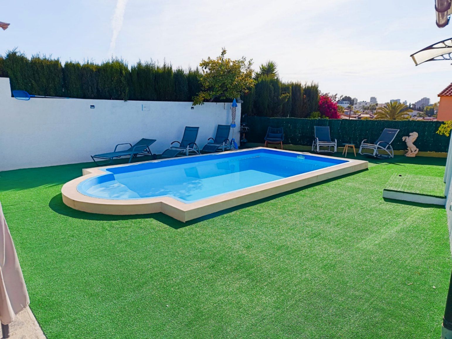 Piscina de Casa adosada en venda en Calpe / Calp amb Aire condicionat, Calefacció i Jardí privat