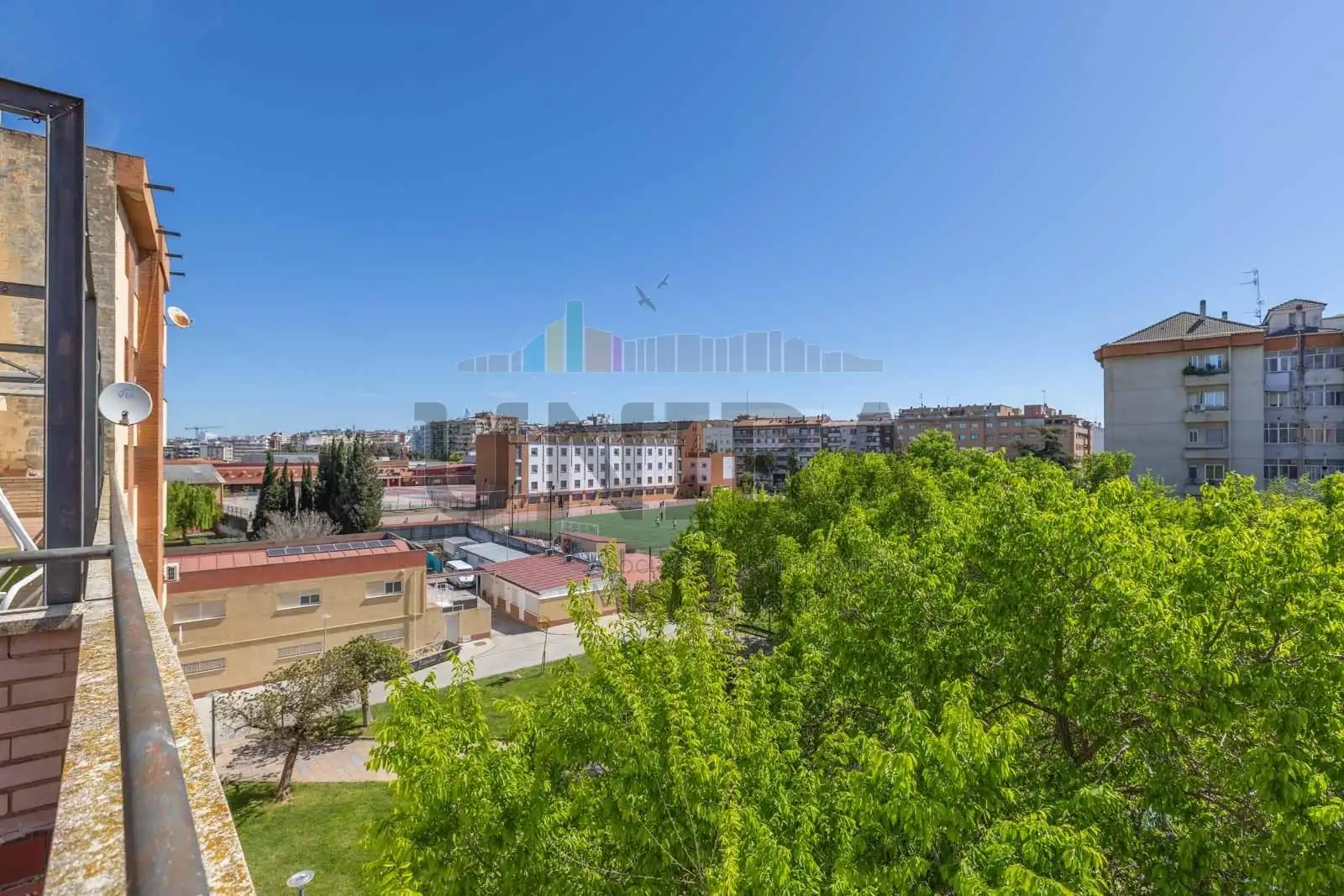 Außenansicht von Wohnung zum Verkauf in Badajoz mit Klimaanlage, Heizung und Terrasse