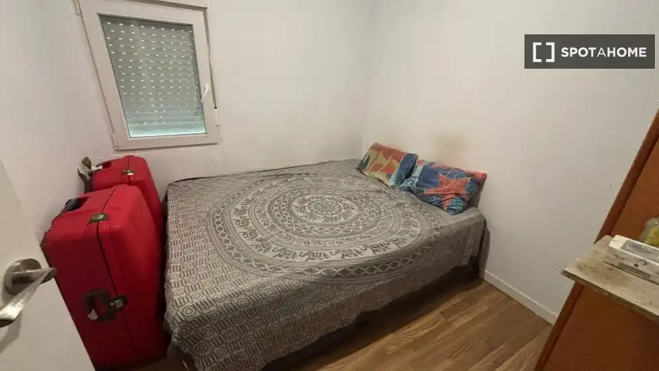 Bedroom of Flat for share in Esplugues de Llobregat  with Air Conditioner, Heating and Furnished