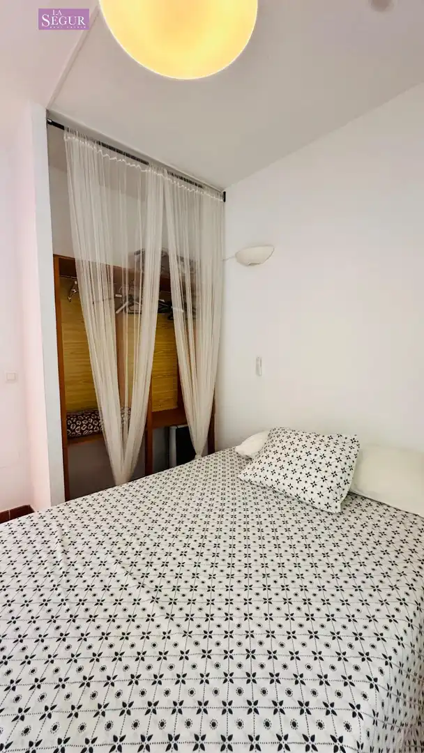 Dormitori de Casa o xalet en venda en Barbate amb Jardí privat, Terrassa i Moblat
