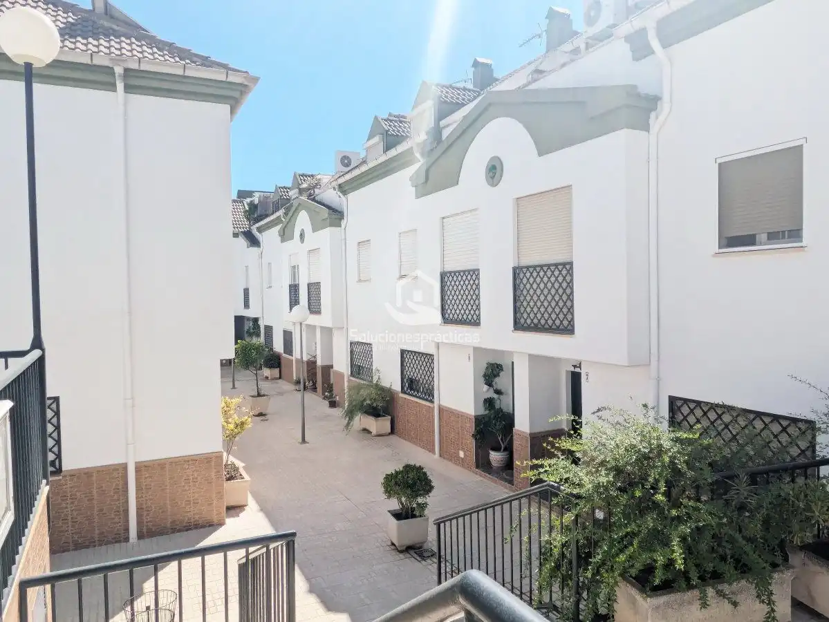 Vista exterior de Casa o xalet en venda en Jaén amb Aire condicionat, Terrassa i Traster