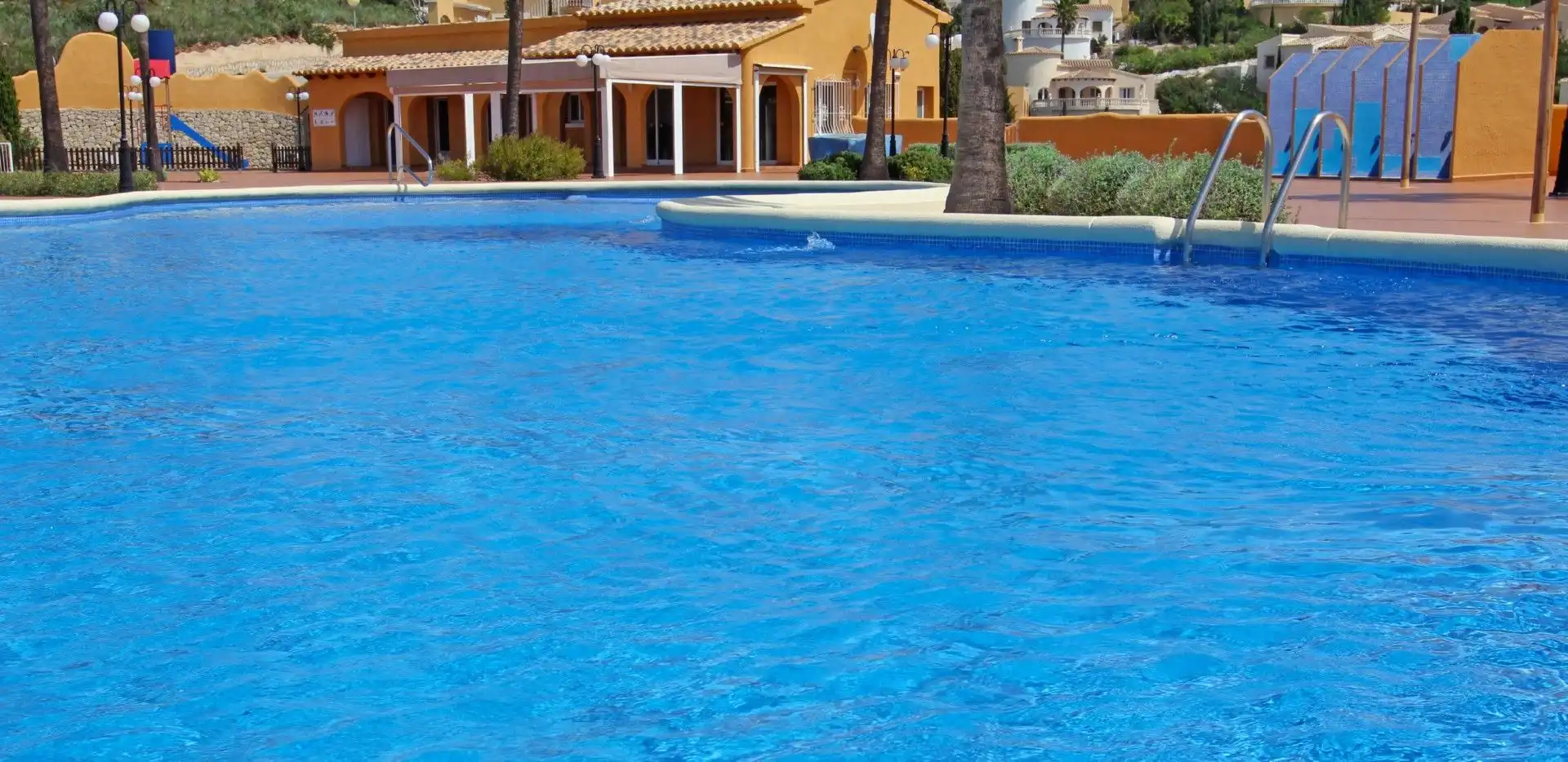 Piscina de Apartament en venda en Benitachell / El Poble Nou de Benitatxell amb Aire condicionat, Calefacció i Jardí privat